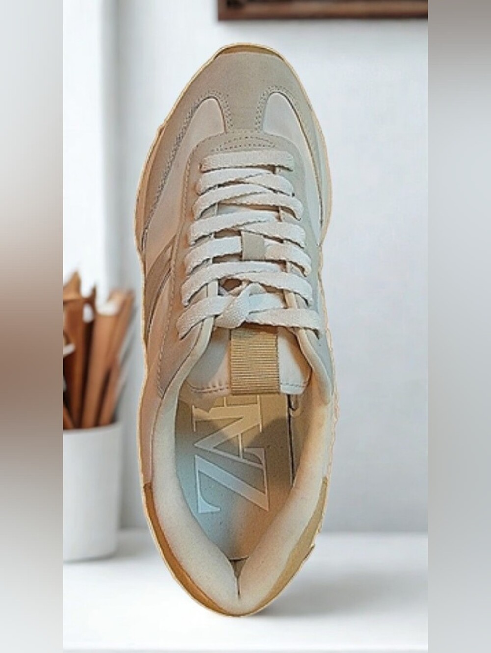 NEW/Zara size runs like 8.5/Laces